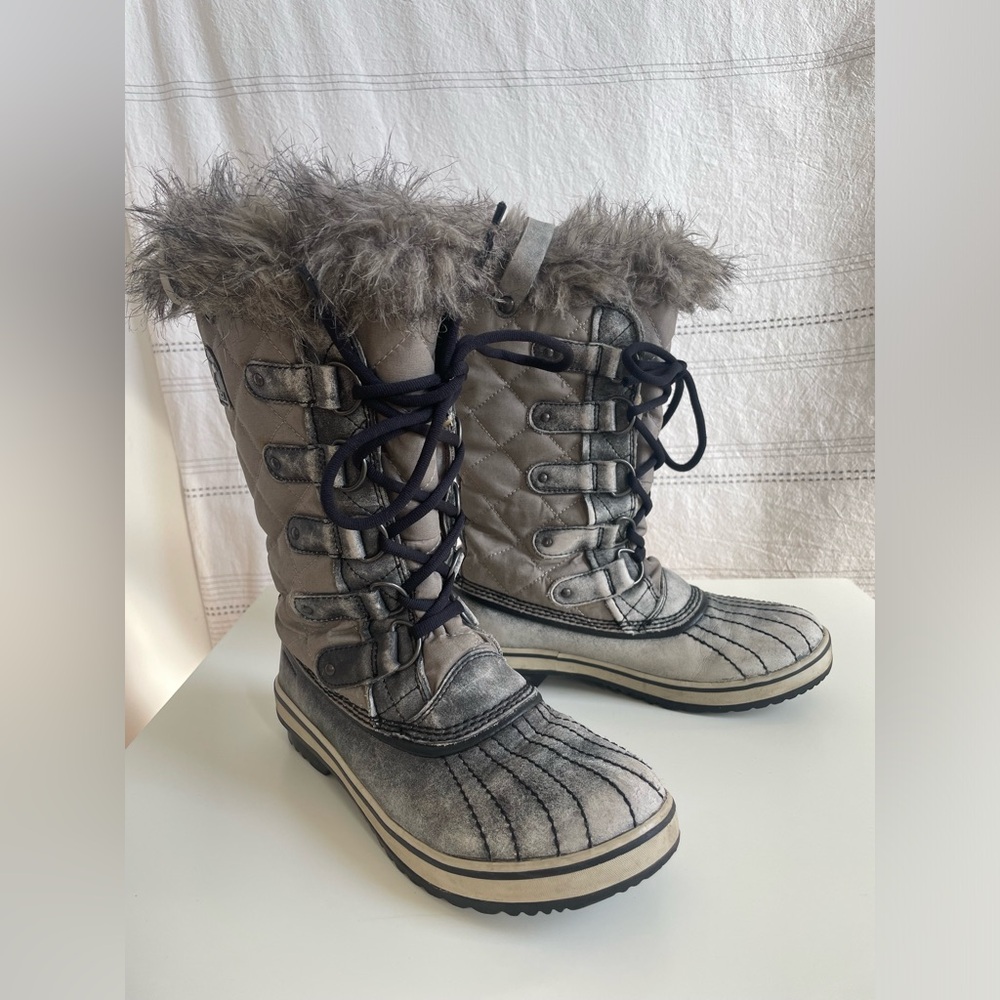 Sorel waterproof winter snow boot. Size 7